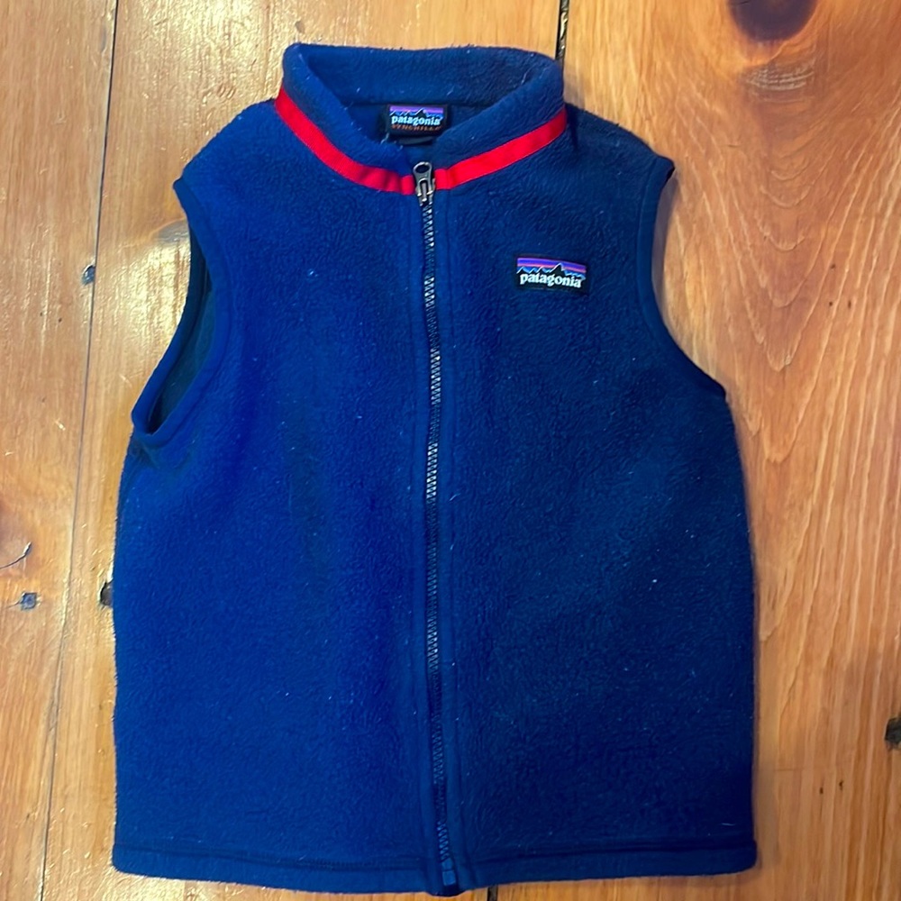 Patagonia kids fleece vest synchilla navy blue, zip front. Size 4T.